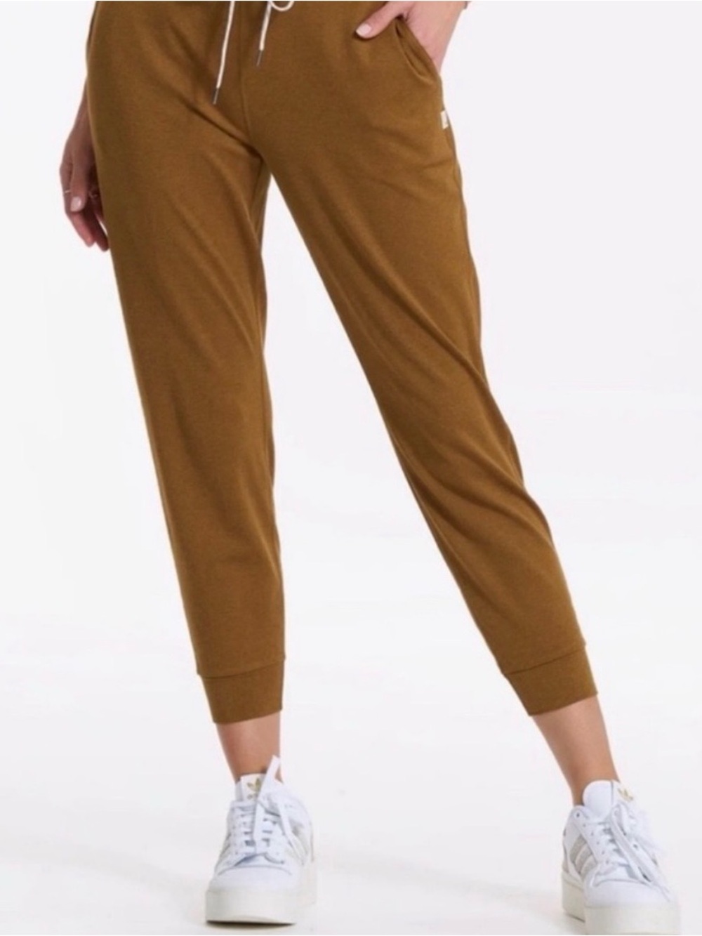 Vuori Women’s Performance Joggers in Caramel Heather - Size S